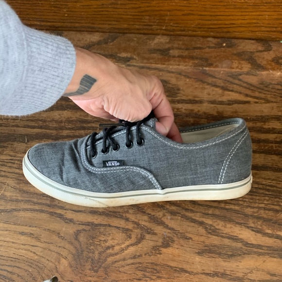 Vans - Picture 2 of 2